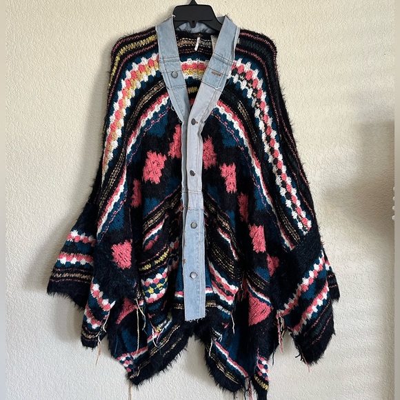 Free People Running Wild Poncho Pockets Fuzzy Oversized M/L Frayed - Picture 6 of 7